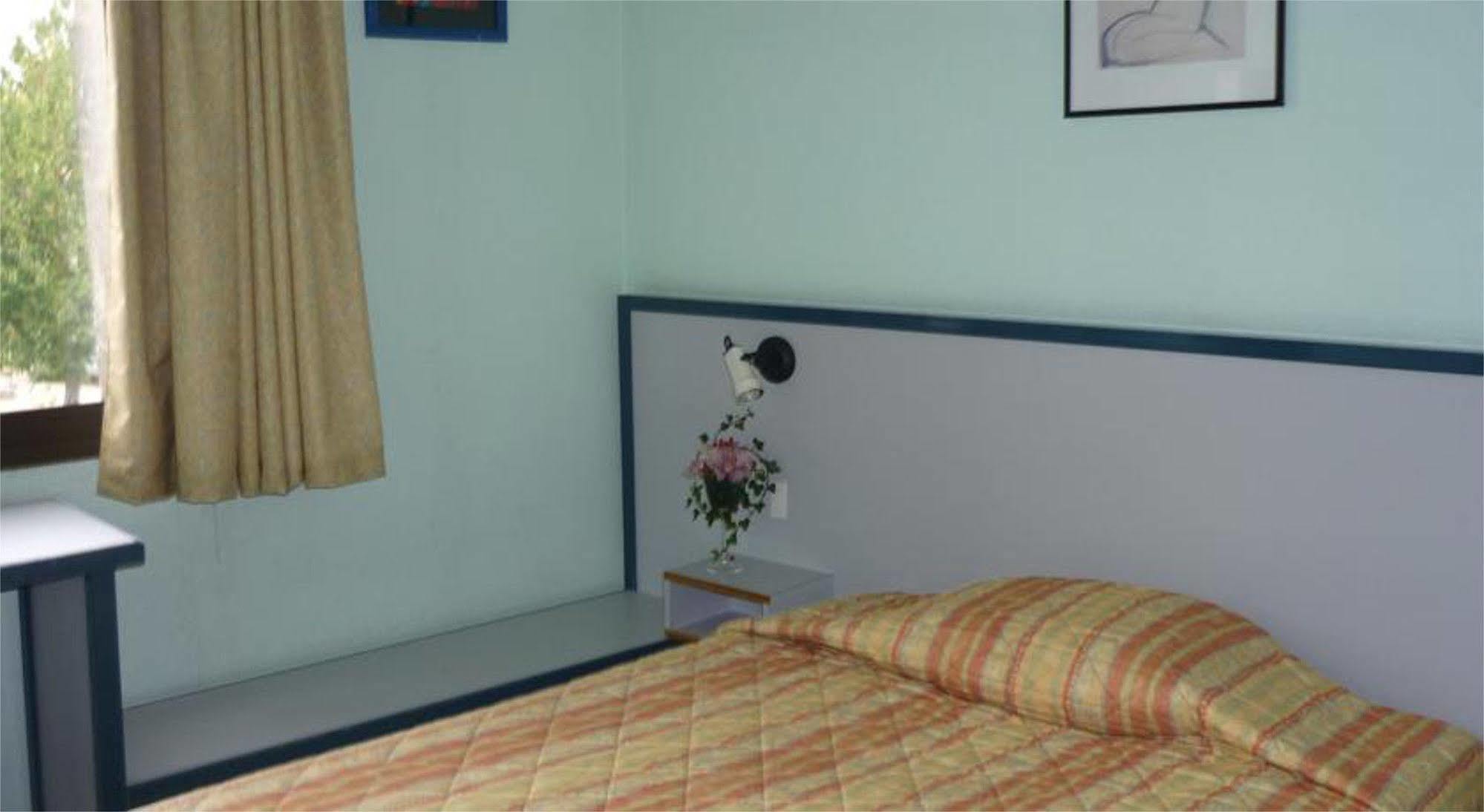 Hotel Entre 2 Mers Proche Bordeaux Carbon-Blanc Exterior foto