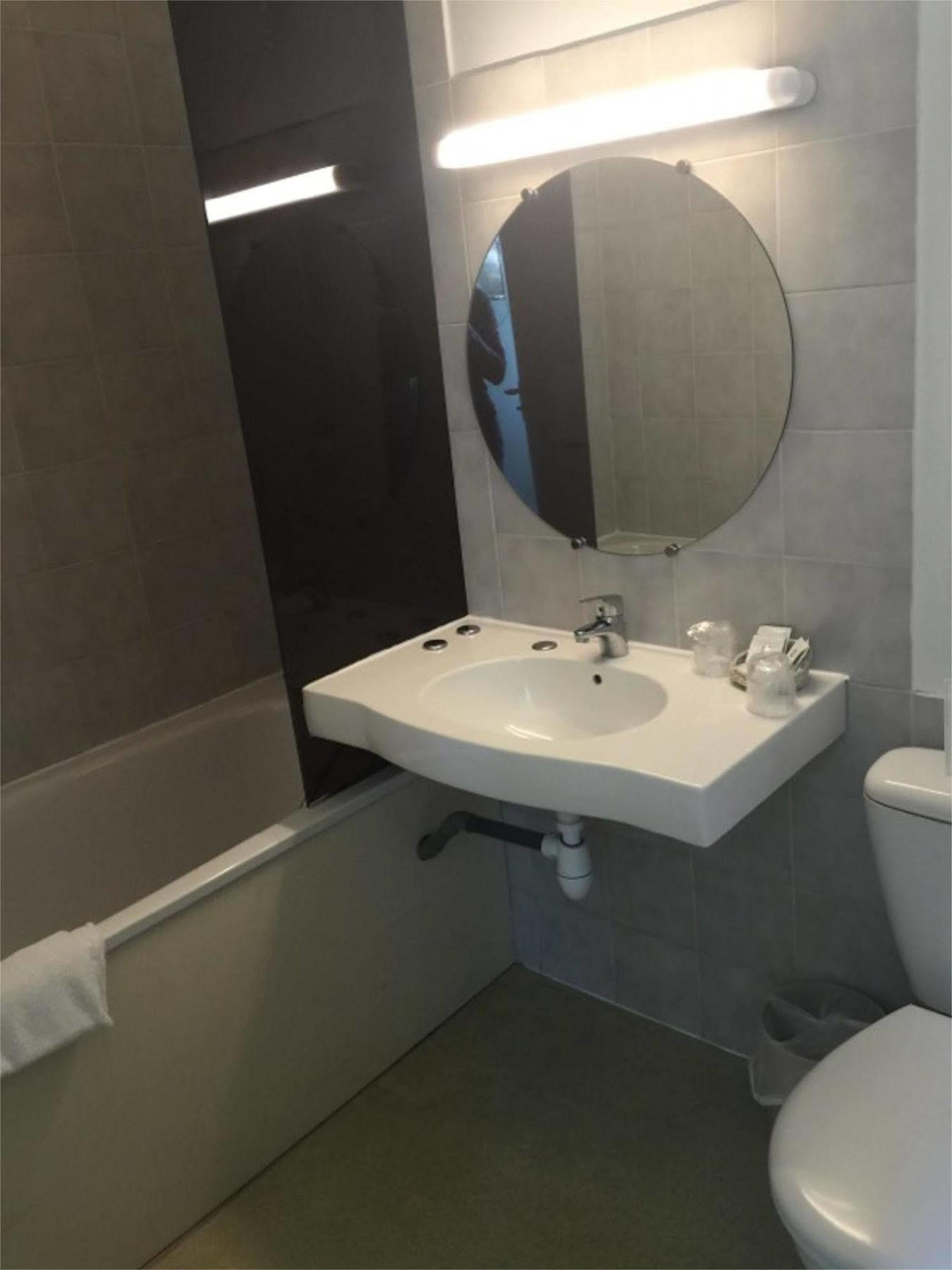 Hotel Entre 2 Mers Proche Bordeaux Carbon-Blanc Exterior foto